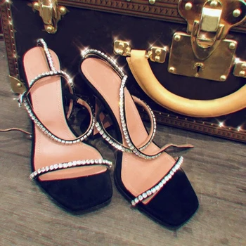  2021 Европейски и американски дамски сандали на висок ток с бриллиантовым декорация, обувки за банкет на ток от чаши за вино