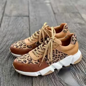  2021 нови обувки на платформа за жени Обувки с леопардовым принтом и цветни блокчета дантела Спортни маратонки Дамски Размери 43 Дамски обувки